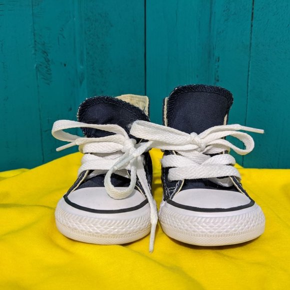 Converse - Toddler - Size 3 - 0075 - Picture 1 of 4